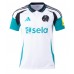 Camisa de time de futebol Newcastle United Tino Livramento #21 Replicas 3º Equipamento 2024-25 Manga Curta